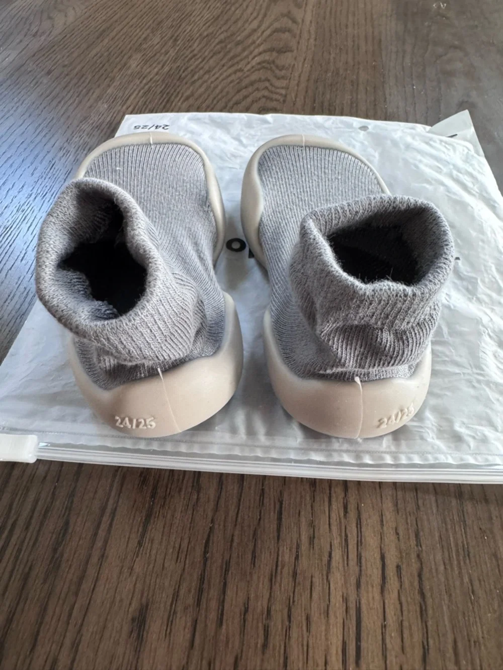 Brand New Size 24/25 (18-24M) Gray Baby & Walker Socks with Cream Soles
